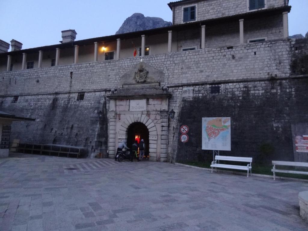 Apartment Palata Bizanti Kotor Bagian luar foto